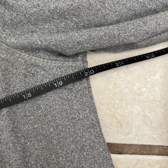 Beyond Scrubs Women’s Gray Long Sleeve - EUC! - Picture 6 of 8